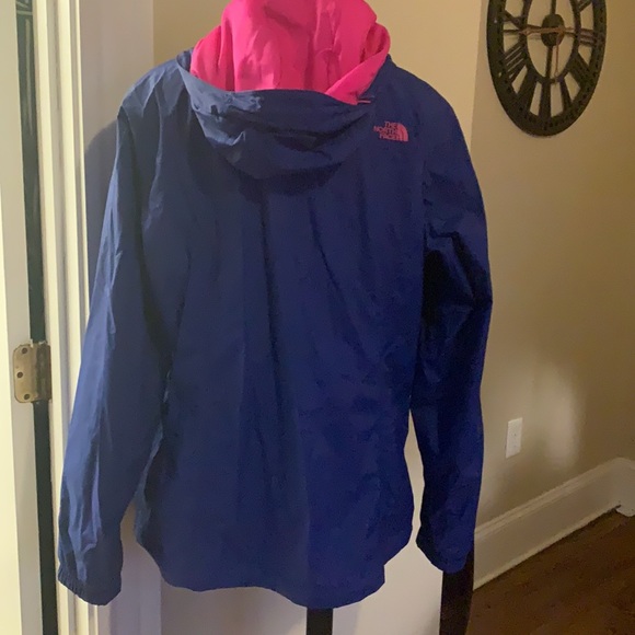 North Face lightweight nylon rain jacket - Picture 5 of 9